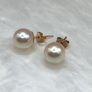 14k gold genuine cultured round pearl post/stud earrings timeless classic  1.6 g